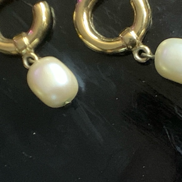 80s drop Pearl Chunky Gold Earrings - Picture 2 of 2